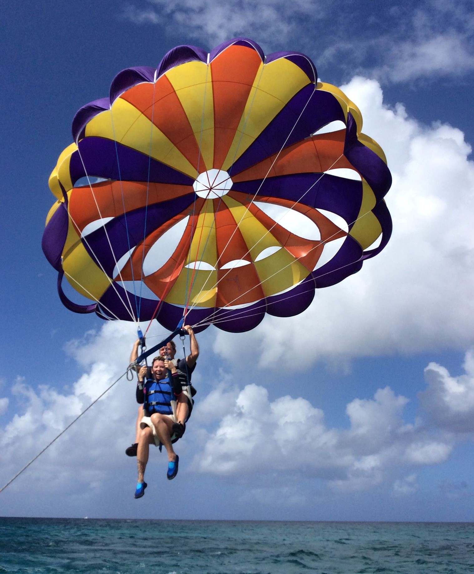 PARASAILING EXCITEMENT BY AWC Aruba - vacaystore.com
