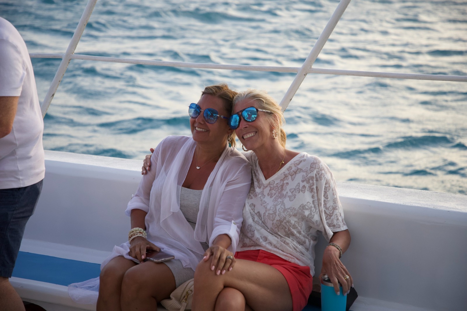 SAILING TOUR BY PELICAN Aruba - vacaystore.com