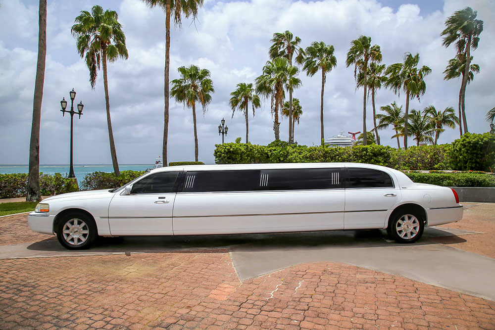 LINCOLN TOWN CAR LIMO ONE WAY TRANSFER Aruba - vacaystore.com