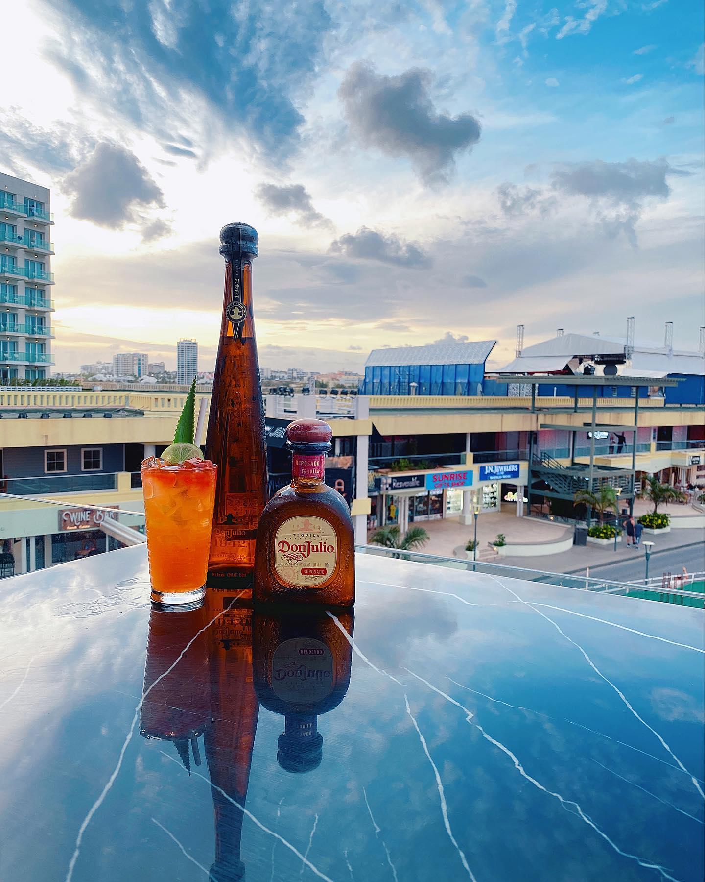 MIMOSA SKYLOUNGE WEEKENDS GROUPS DEALS St Maarten - vacaystore.com